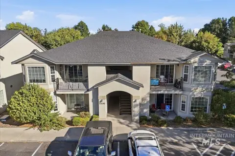 4-Unit Apartment Building