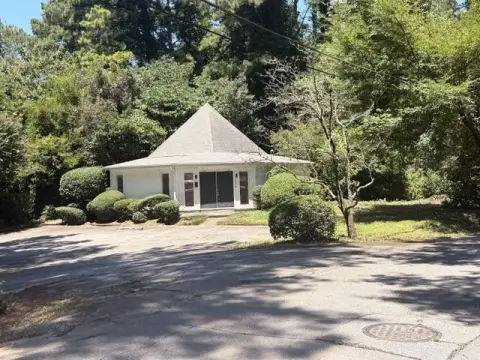 Freestanding Tenant-Occupied Office