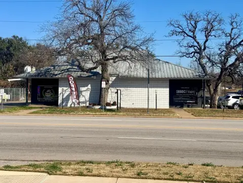 Commercial Property on Bustling Highway