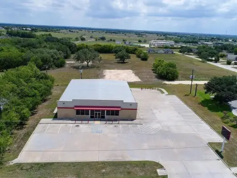 Retail/Warehouse Space on Highway 77