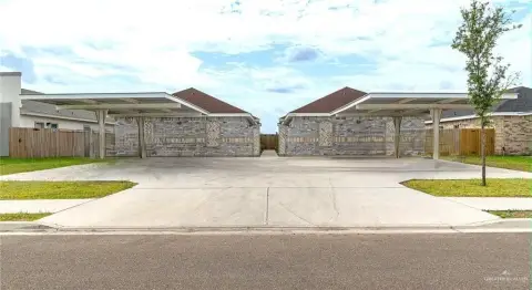 Fourplex with Two-Bath Units
