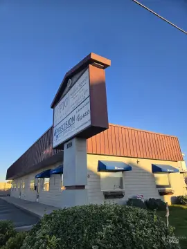 Flexible-Suite Retail Property