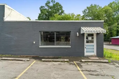 Retail Space in High-Traffic Area