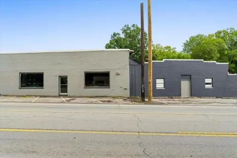 Prime Commercial Building in Dalton