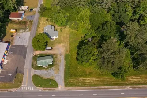 High-Visibility Commercial Building in Dalton