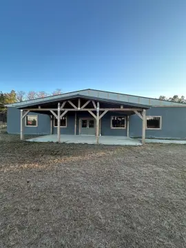 Versatile Building on 5 Acres