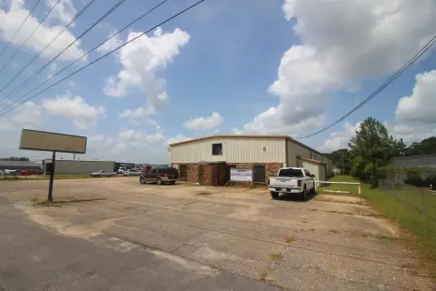 Industrial Warehouse with Bridge Crane