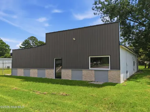 Renovated Highway Flex Space