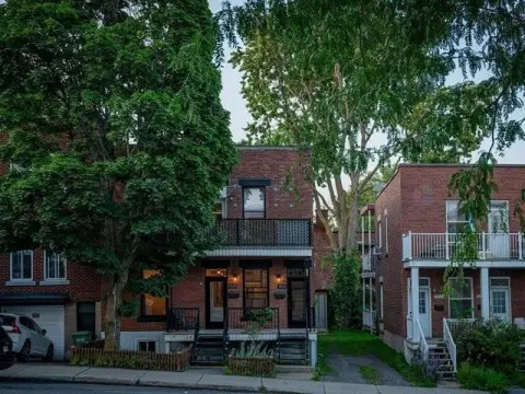 Vacant Duplex with Flexible Layout
