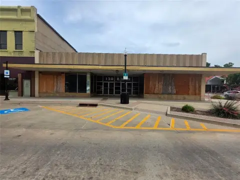 Picture of Storefront properties at 120 E Main Street, Shawnee, OK
