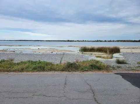 Waterfront Lot on Point Salubrious