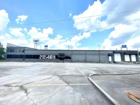 Prime Commercial Building Near I-75