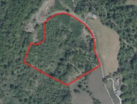 Amherst Land with Mountain Views