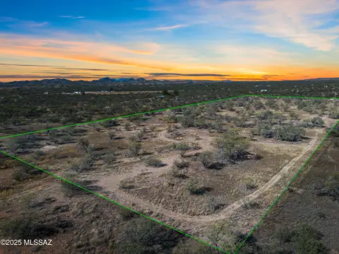 Fully Fenced Acreage Near Town