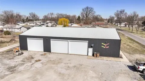 Versatile Commercial Property in Carlinville