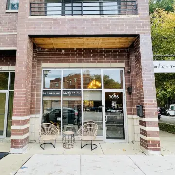 Roscoe Village Corner Retail/Office