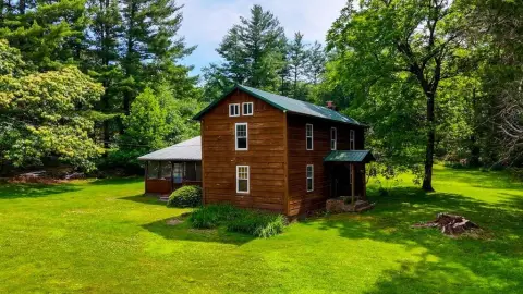 Laurel Creek Farm: Serene Mountain Retreat