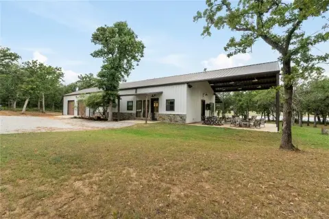 North Texas Ranch with Barndominium