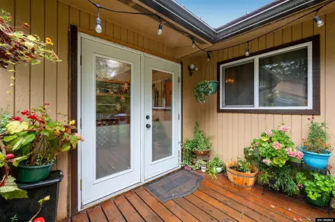 Spacious Duplex with Workshop