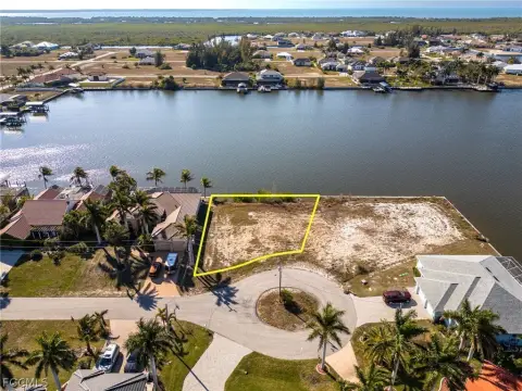 Waterfront Lot in Cape Coral