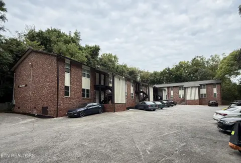 17-Unit Brick Apartment Complex