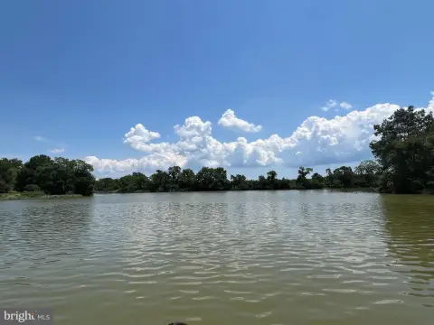 Waterfront Farm Opportunity Near Oxford