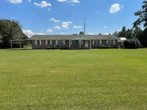 Farm/Estate with Spacious Barn