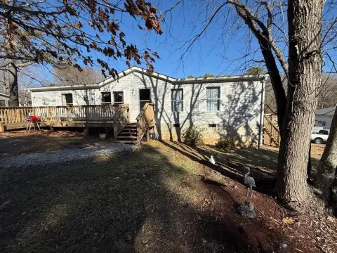 Renovated Ranch Home Near Lake