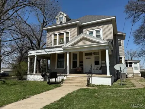 Seven-Unit Multifamily Property in Pana, IL