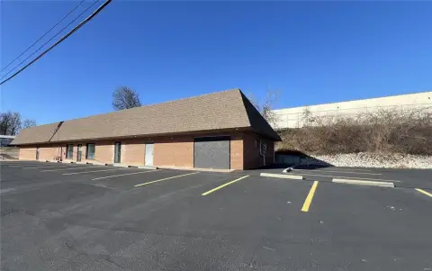 Retail/Office Space in Jackson, MO