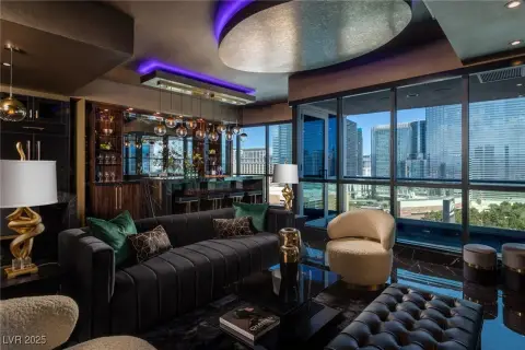 Las Vegas High-Rise Residence