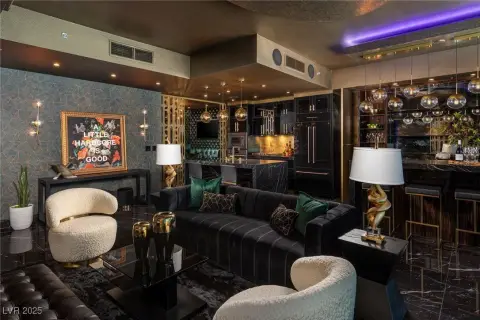 Las Vegas High-Rise Residence