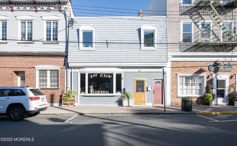 Mixed-Use Building in Waterfront Town