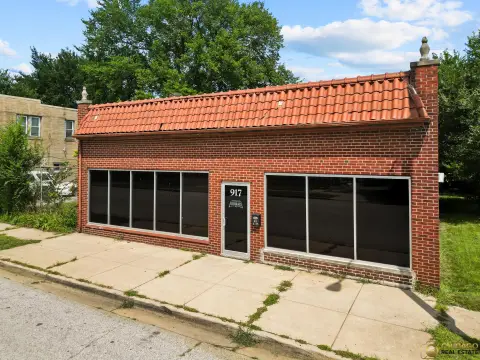 Versatile Commercial Building in Hammond