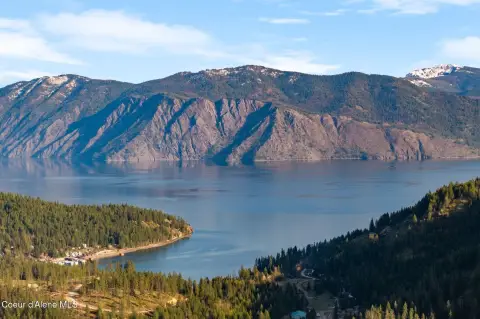 Sagle Land with Mountain Views