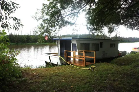 Riverfront Lot with Remodeled Houseboat