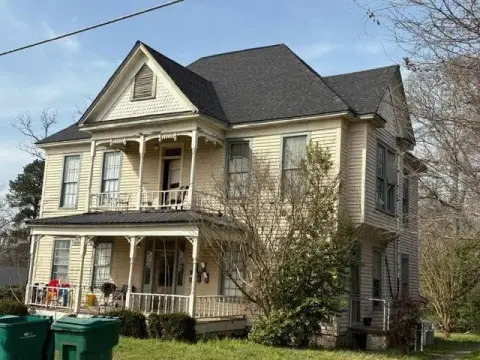 Apartment Building With Five Rentals