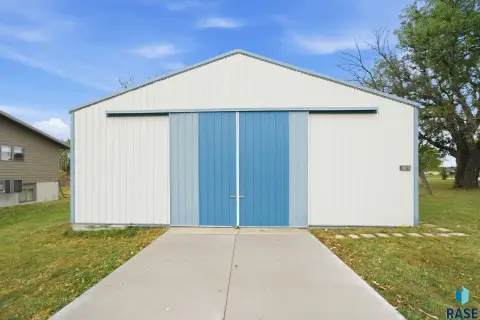 Versatile Shed with Drive-Through Access