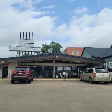 Retail Space on Ennis Avenue