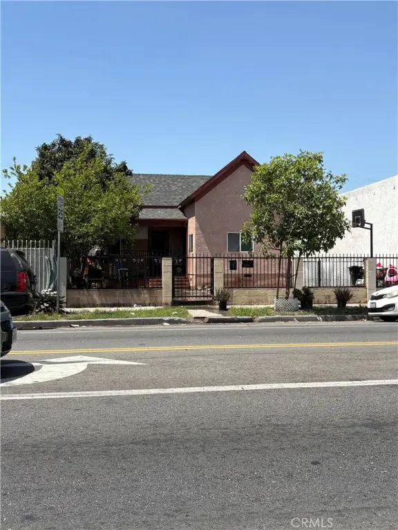 7607 S San Pedro St, Los Angeles, CA 90003