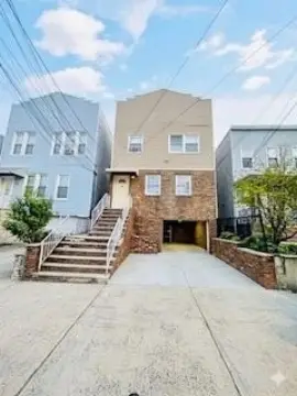 3-Unit Residential Triplex