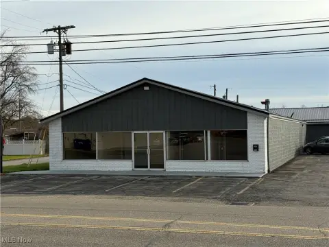 Prime Commercial Space in Warren