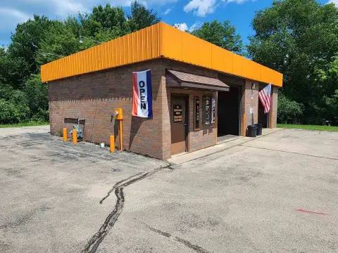 IOLA, WI Car Wash Business