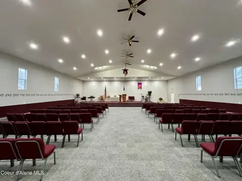 Osburn Commercial Building For Sale