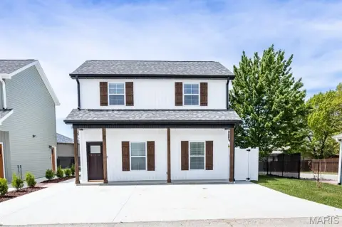 Modern Duplex Near Fort Leonard Wood
