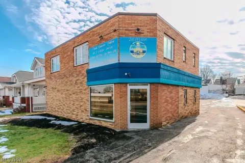 Renovated Commercial Building, High-Visibility Location