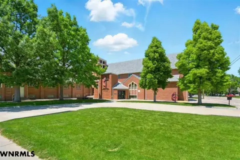 Free Standing Commercial Building