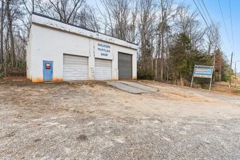 Versatile Commercial Shop Space