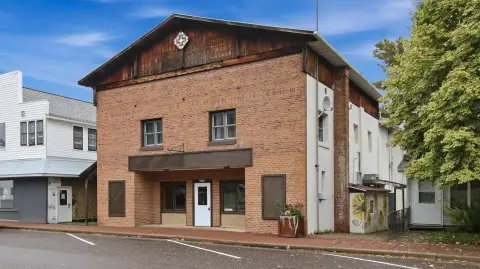 Mixed-Use Building with Apartment