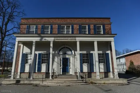 Freestanding Building on Route 10